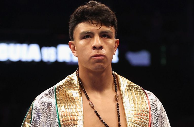 JAIME MUNGUIA HAS THE WORLD BEFORE HIM AND ERIK BAZINYAN IN FRONT OF HIM